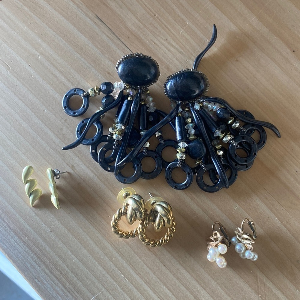 Vintage earrings set of 4